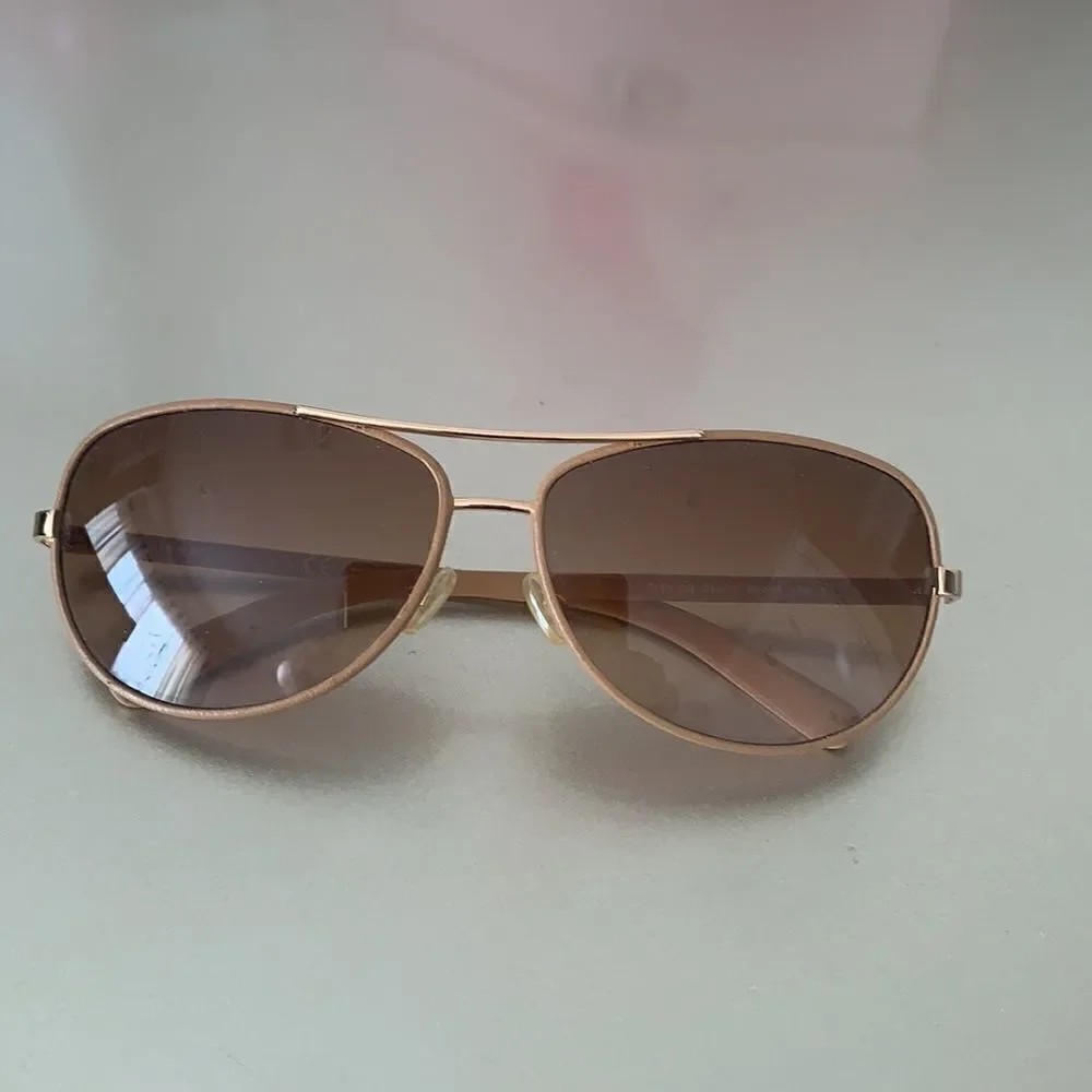 🎉1 hr sale🎉Tory Burch sunglasses 🕶